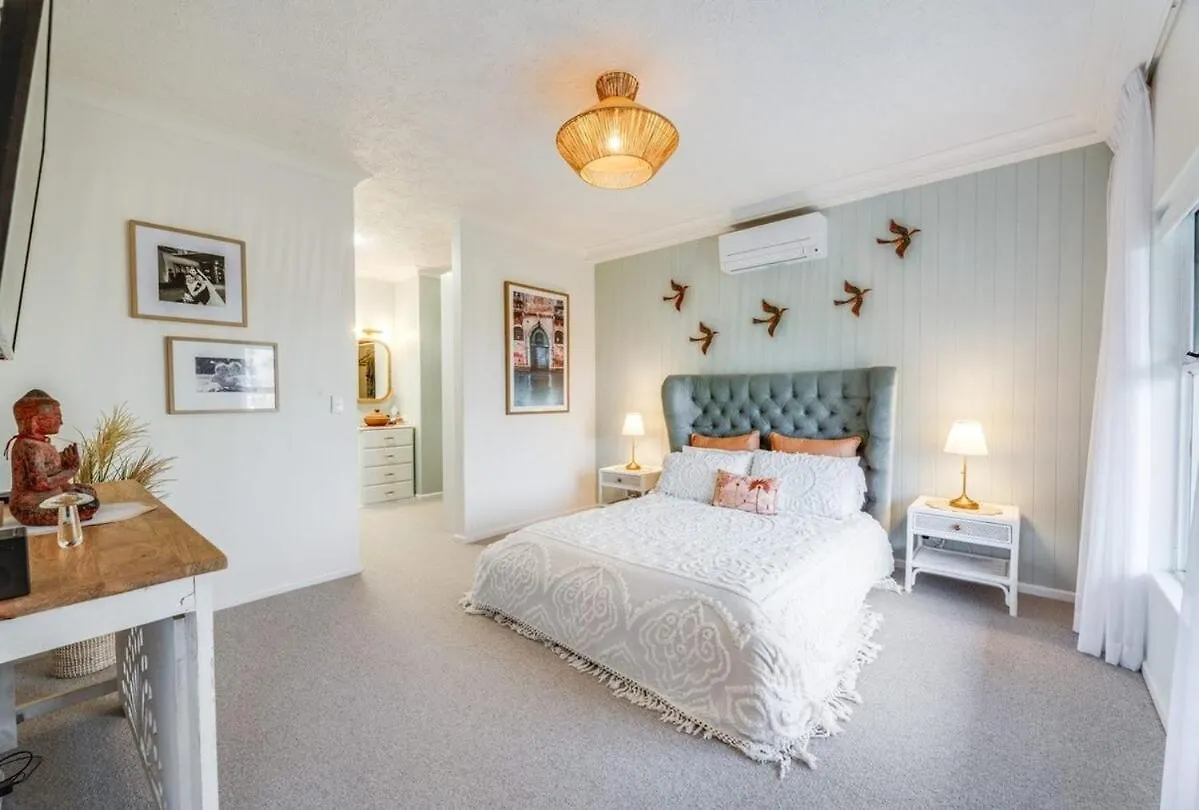 6 Bedroom Oasis In Burleigh Heads Gold Coast Australia
