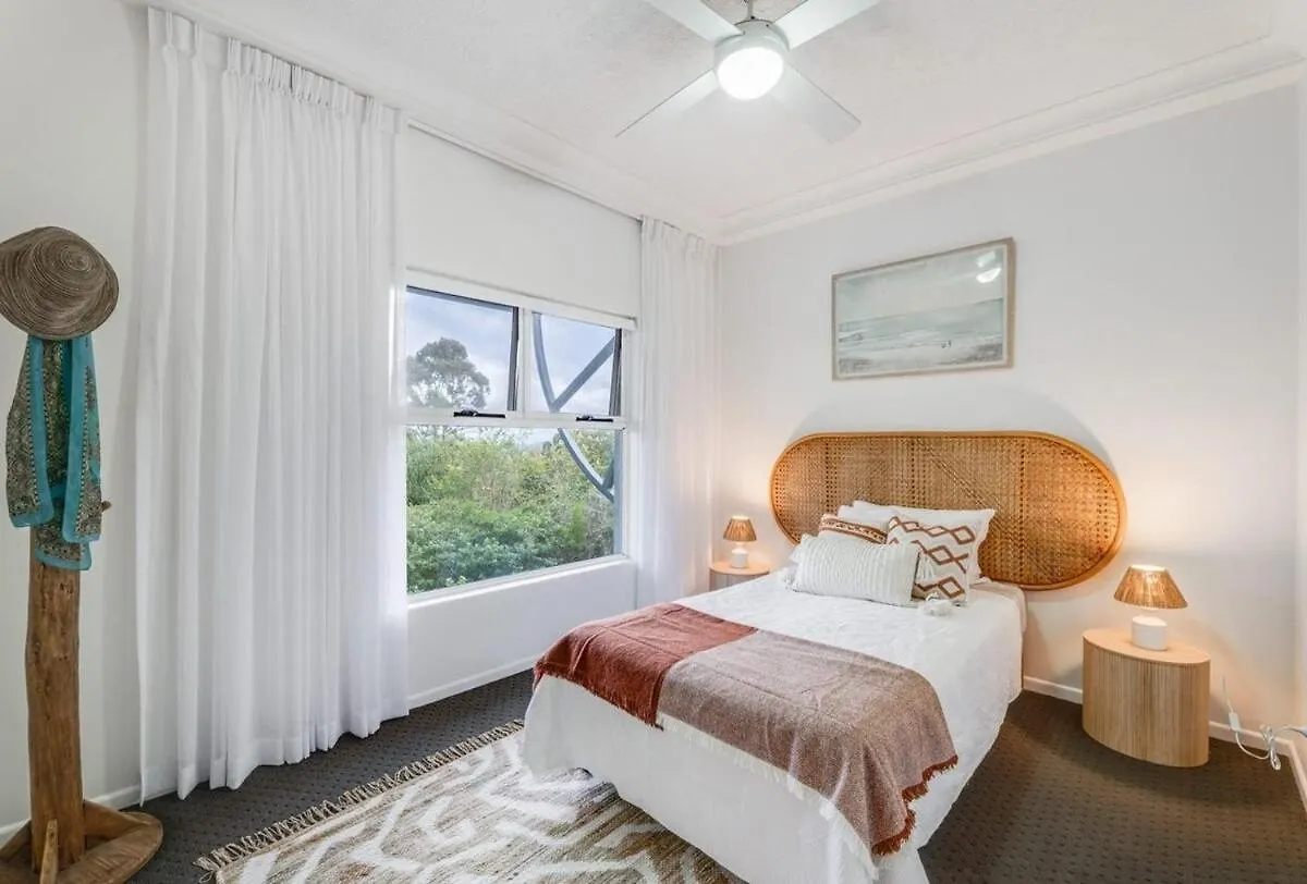 6 Bedroom Oasis In Burleigh Heads Gold Coast 0*,  Australia